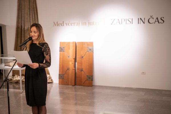 MED VČERAJ IN JUTRI | ZAPISI IN ČAS